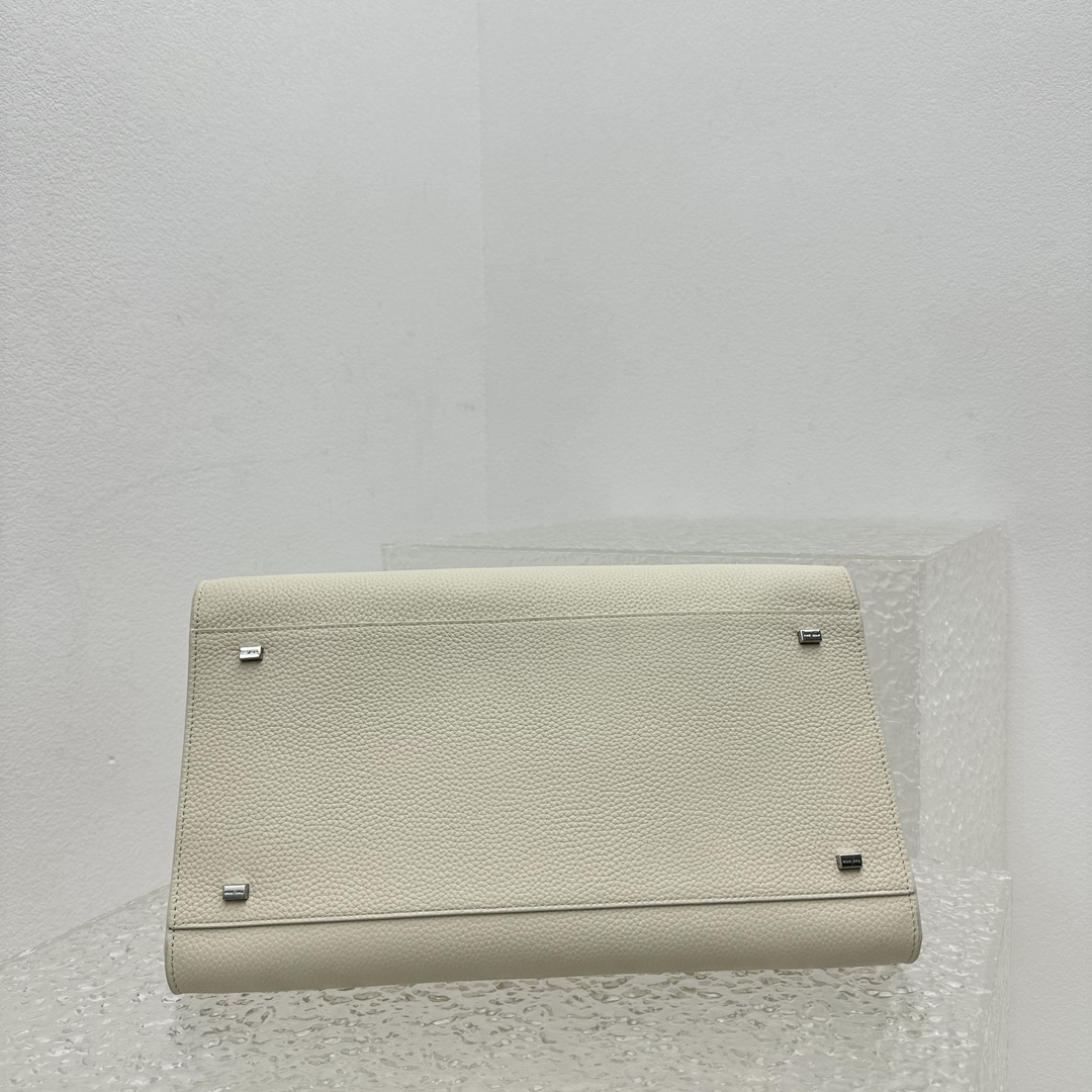 8e9bda011682342790cc46eb9c572c21_1757169529_8912.jpg