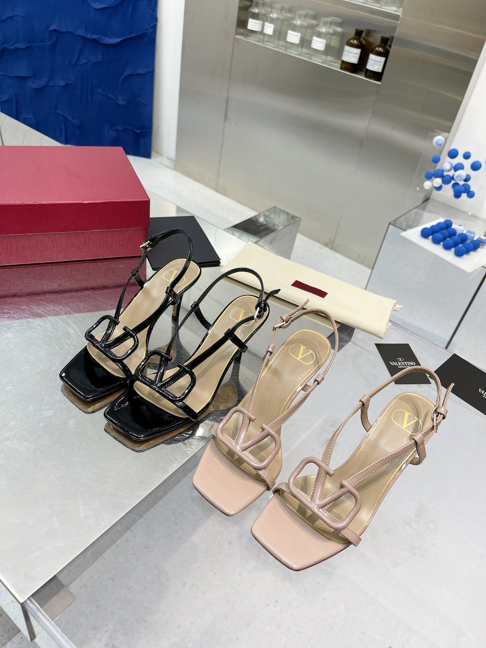 발렌티노 샌들