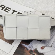 보테가베네타 벨트카세트백