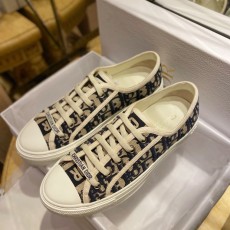 디올 스니커즈