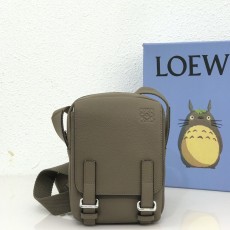 로에베 밀리터리크로스백
