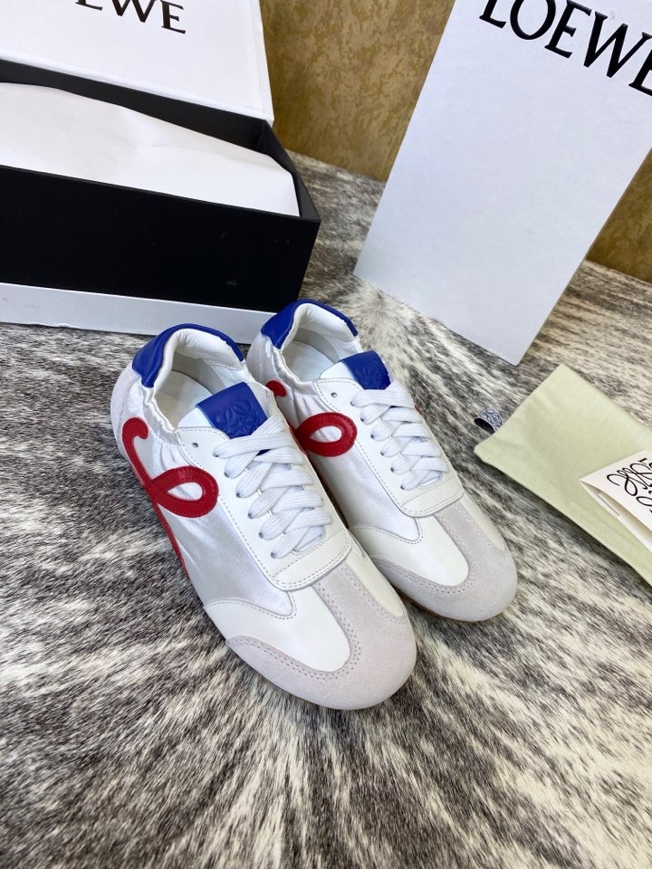 로에베 스니커즈