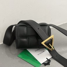 보테가베네타 패딩미니카세트백