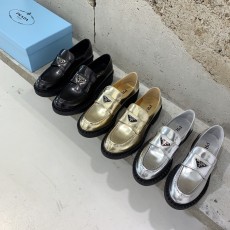 프라다 로퍼
