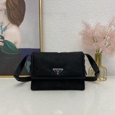 프라다 스몰리나일론패딩숄더백