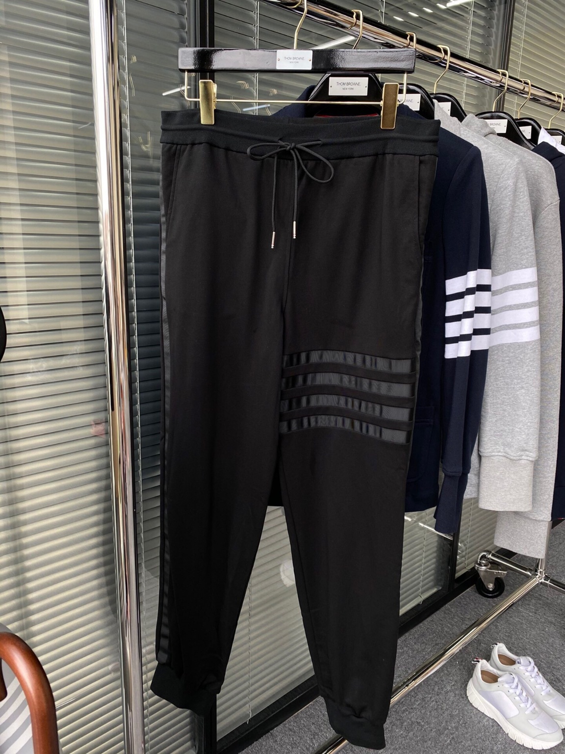 톰브라운 바지