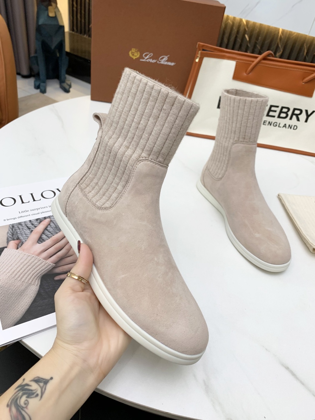 로로피아나 스니커즈