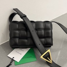 보테가베네타 스몰패딩카세트백
