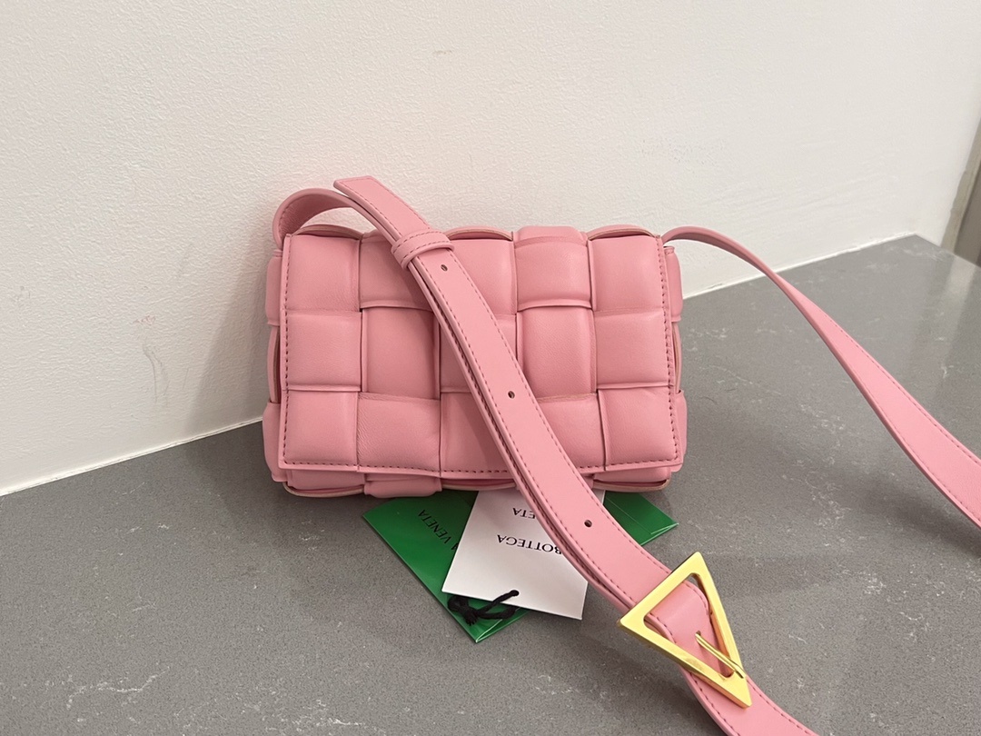 보테가베네타 스몰패딩카세트백
