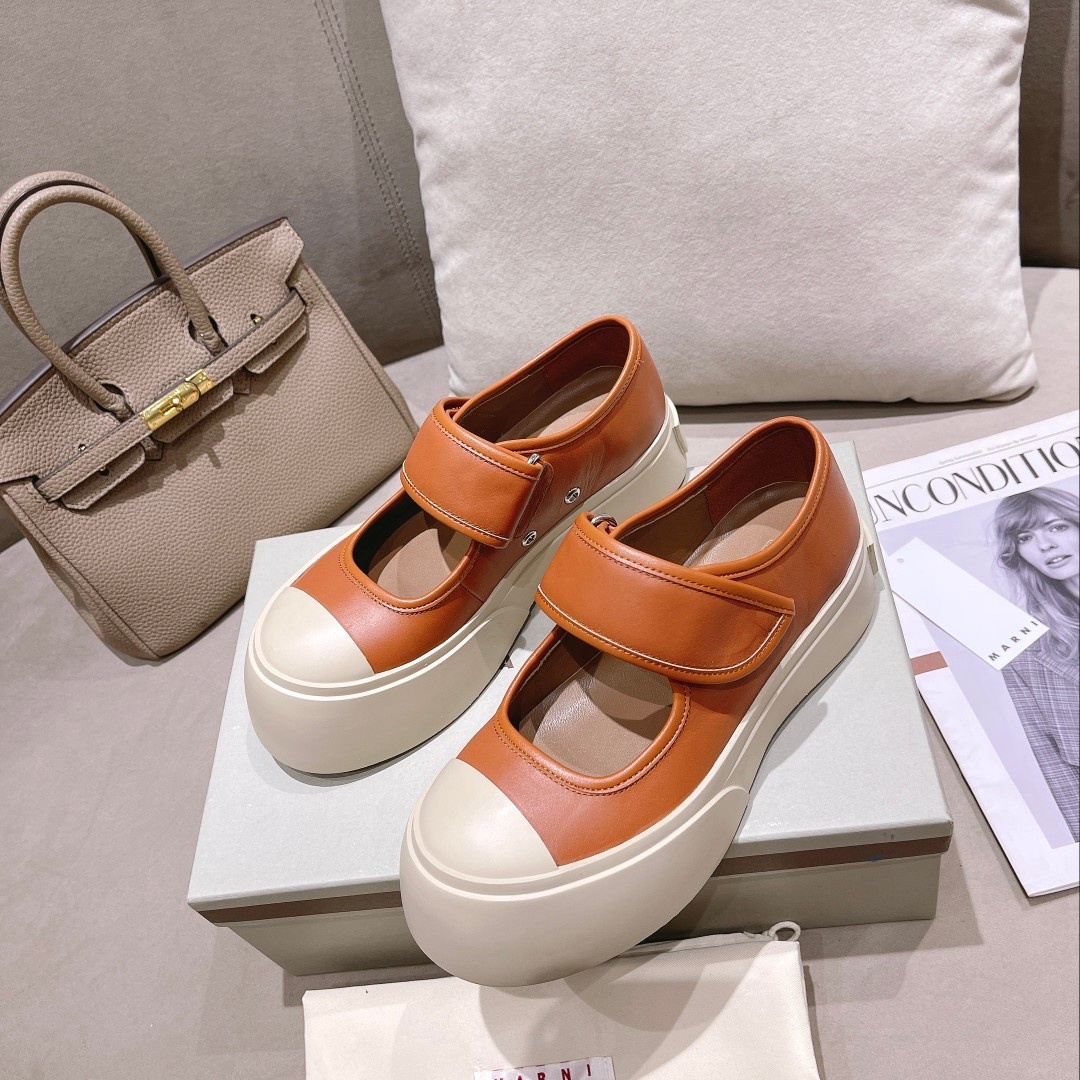 마르니 스니커즈