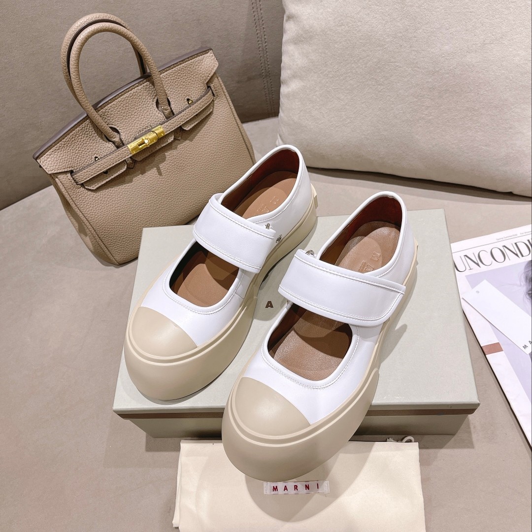 마르니 스니커즈
