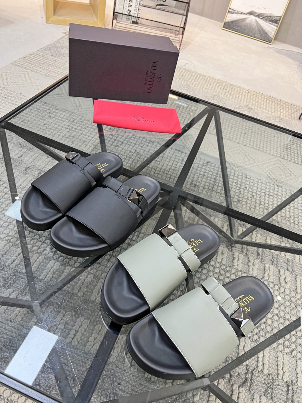발렌티노 슬리퍼