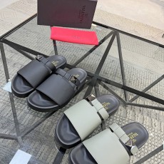 발렌티노 슬리퍼