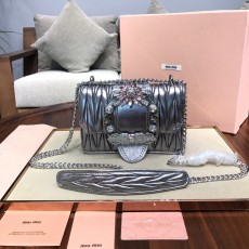 미우미우 마테라쎄크리스탈체인숄더백