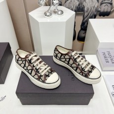 발렌티노 스니커즈