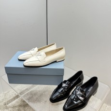 프라다 로퍼