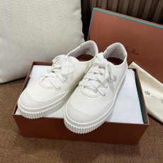 로로피아나 스니커즈