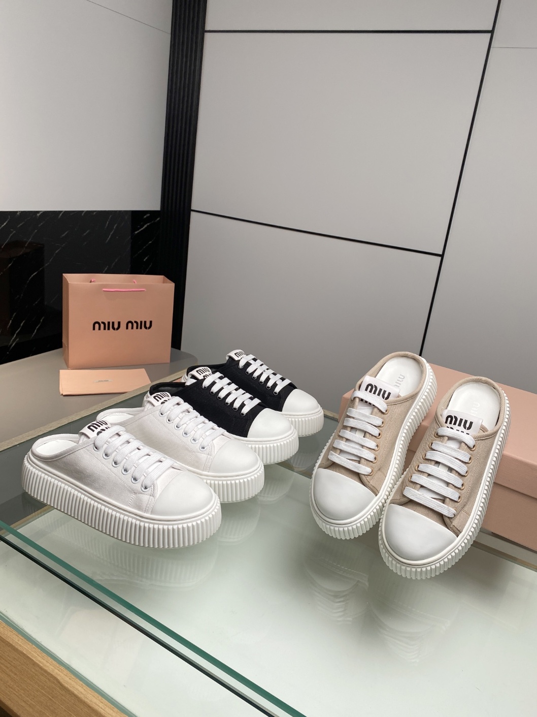 미우미우 뮬스니커즈