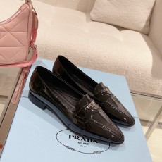 프라다 로퍼
