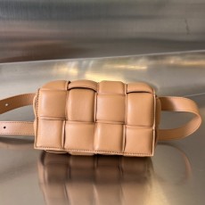 보테가베네타 패딩카세트벨트백
