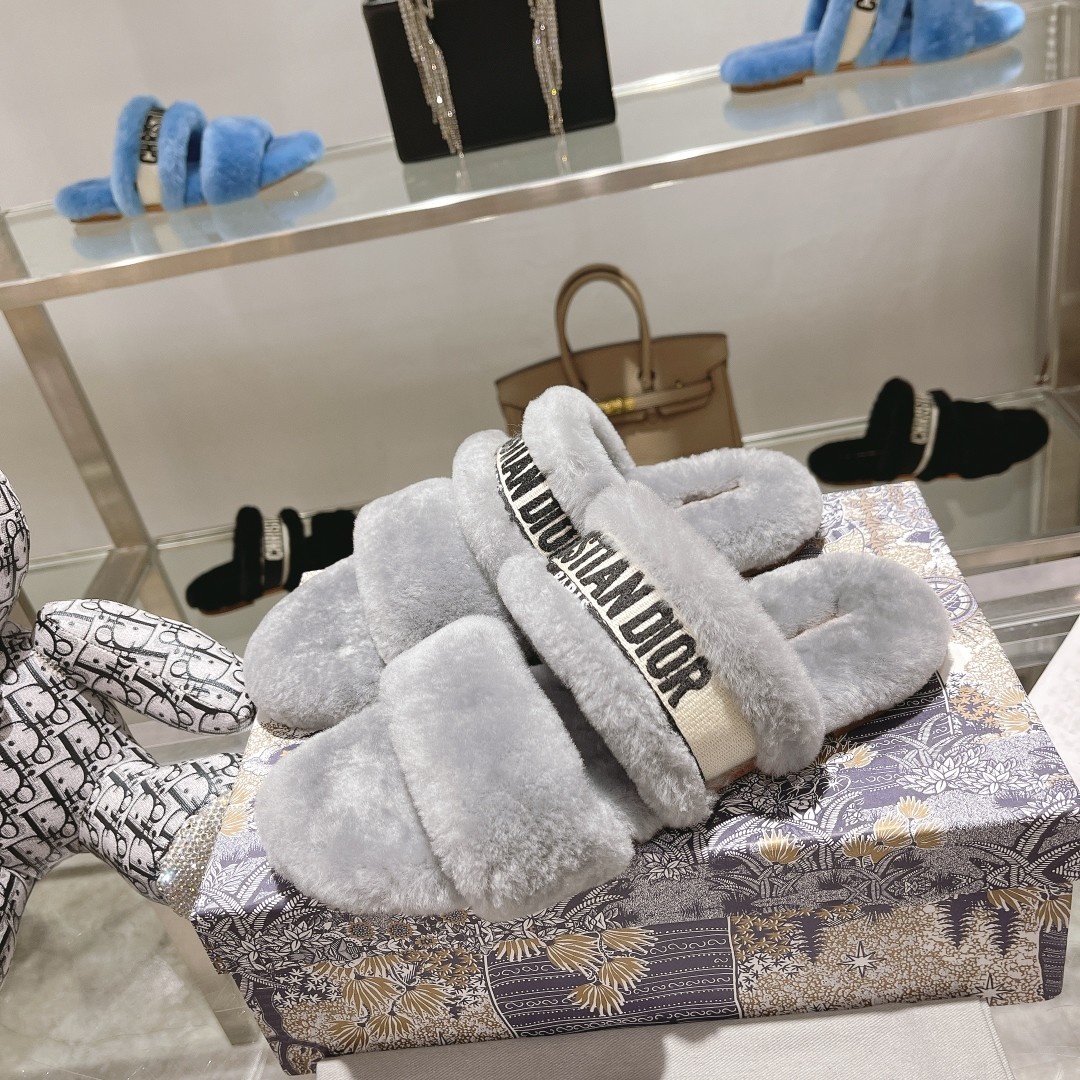 디올 양털슬리퍼