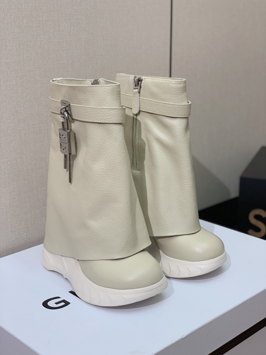 지방시 부츠