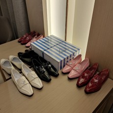 프라다 로퍼
