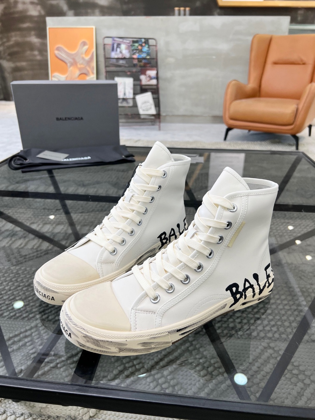 발렌시아가 스니커즈
