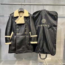베르사체 무스탕