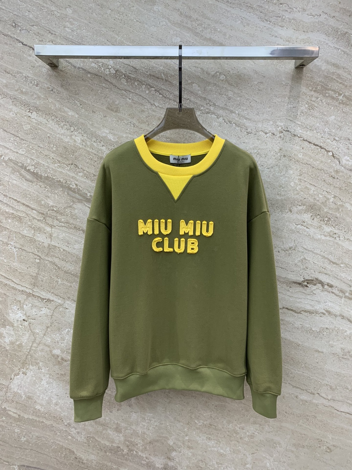 미우미우 맨투맨