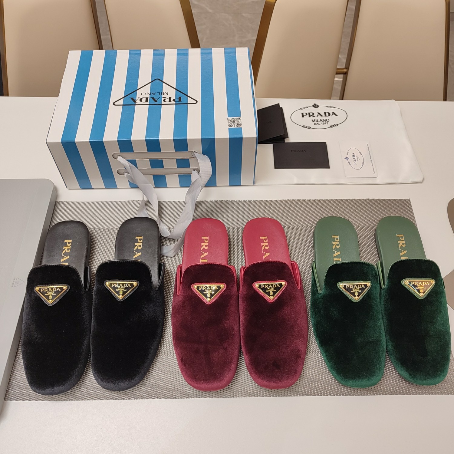 프라다 뮬블로퍼