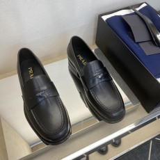 프라다 로퍼
