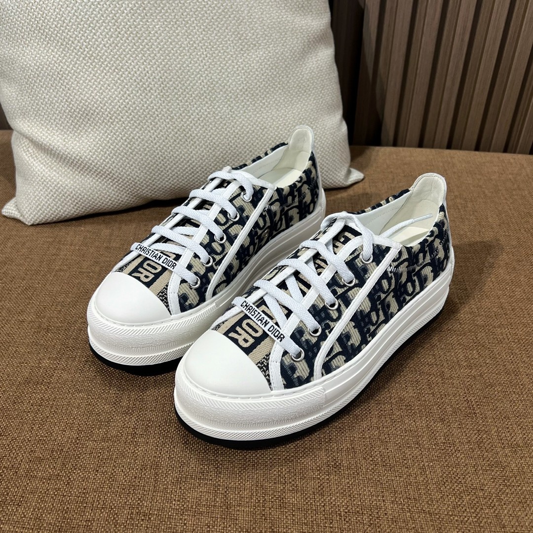 디올 스니커즈