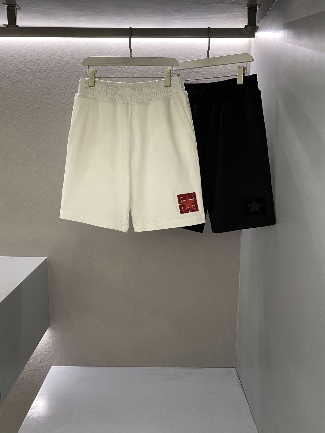 지방시 반바지