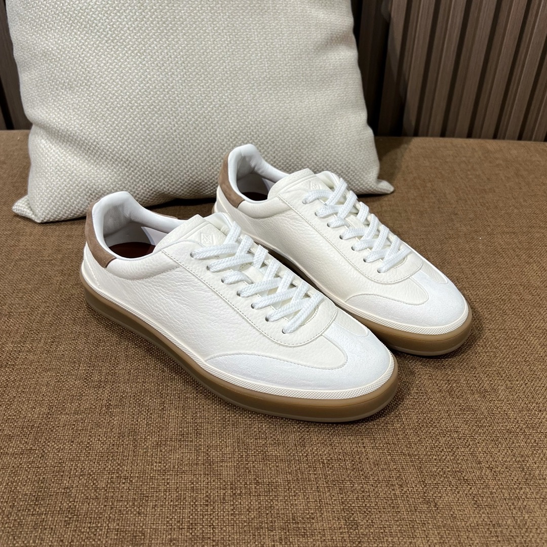 로로피아나 스니커즈