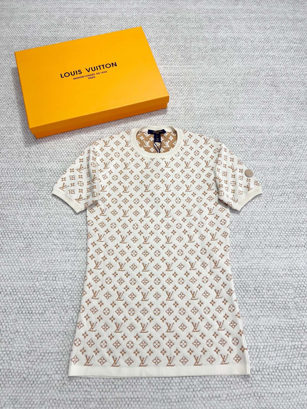 루이비통 반팔니트