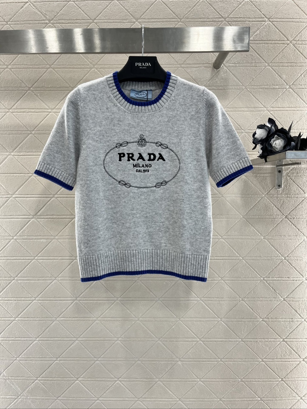 프라다 반팔니트