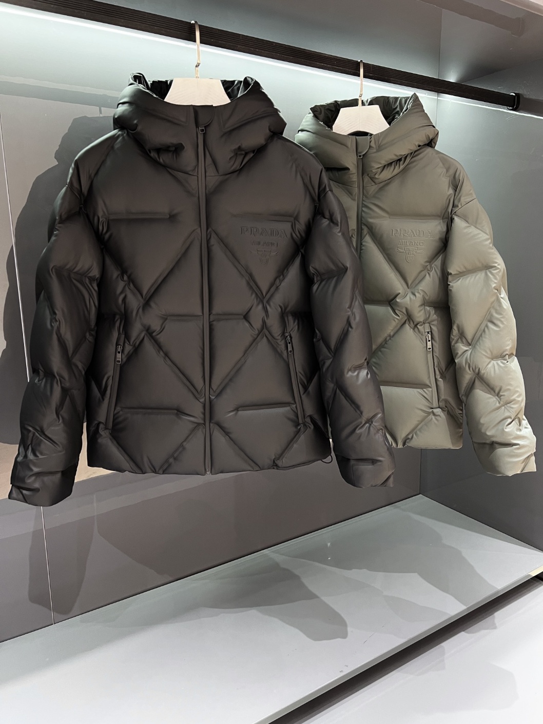 프라다 패딩