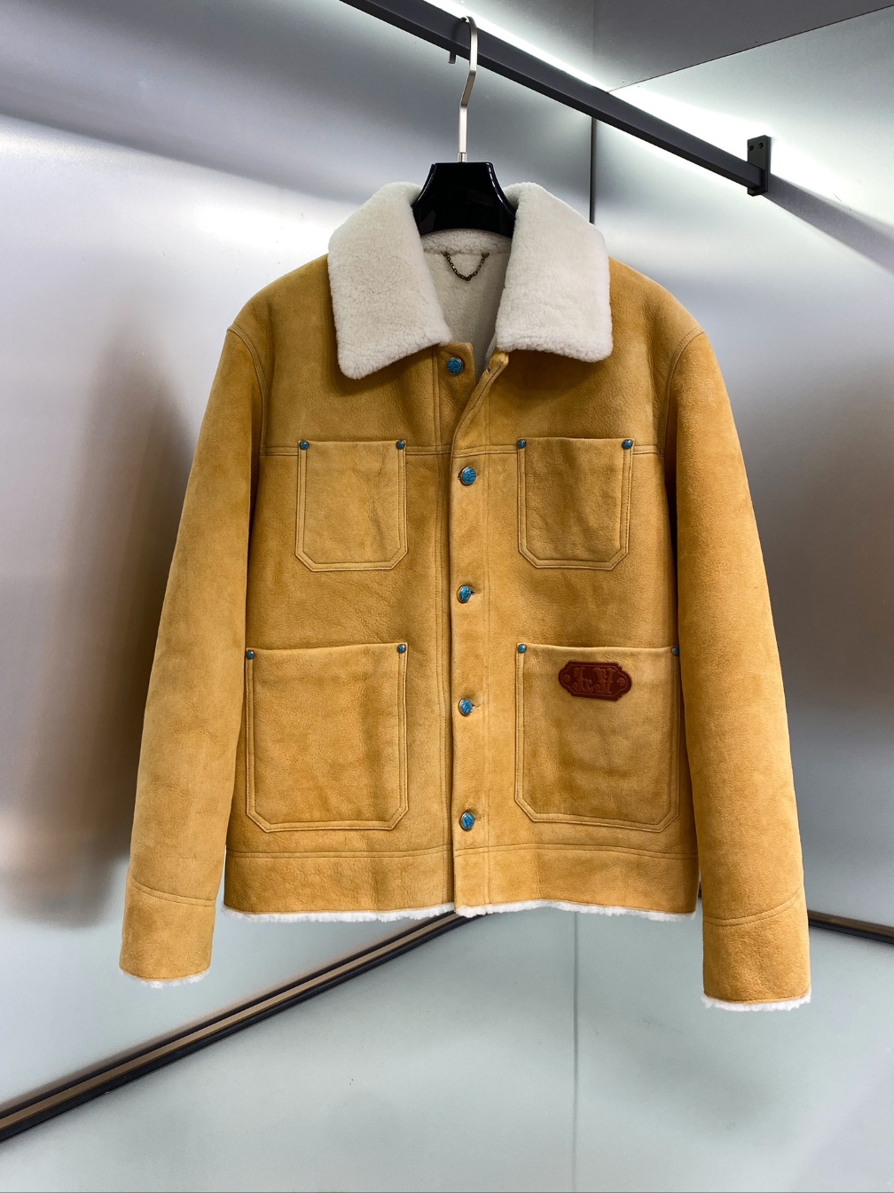 루이비통 무스탕