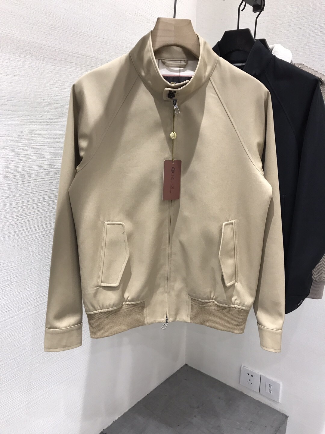 로로피아나 자켓