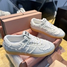 미우미우 스니커즈