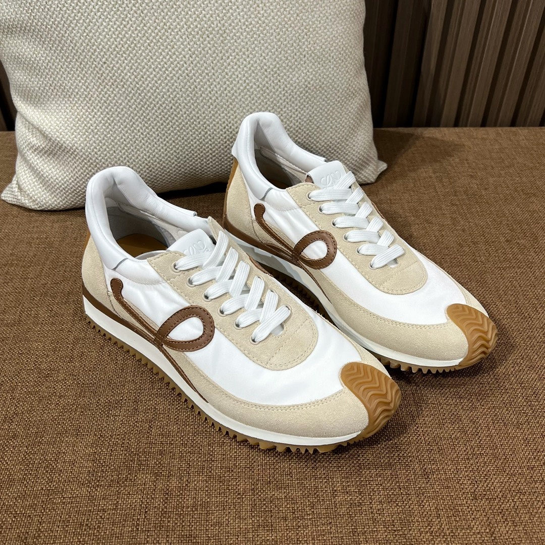 로에베 스니커즈