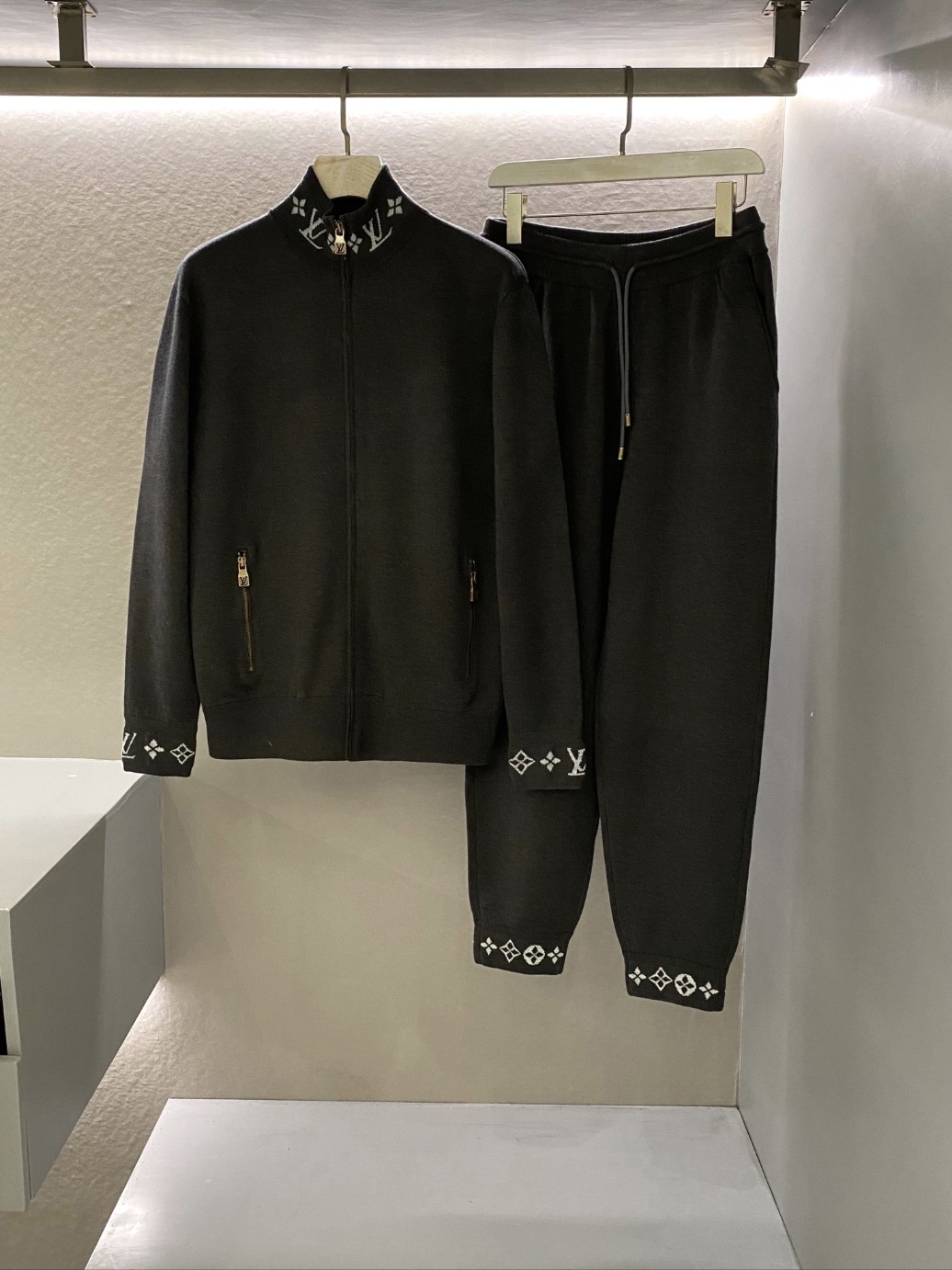 루이비통 트레이닝복