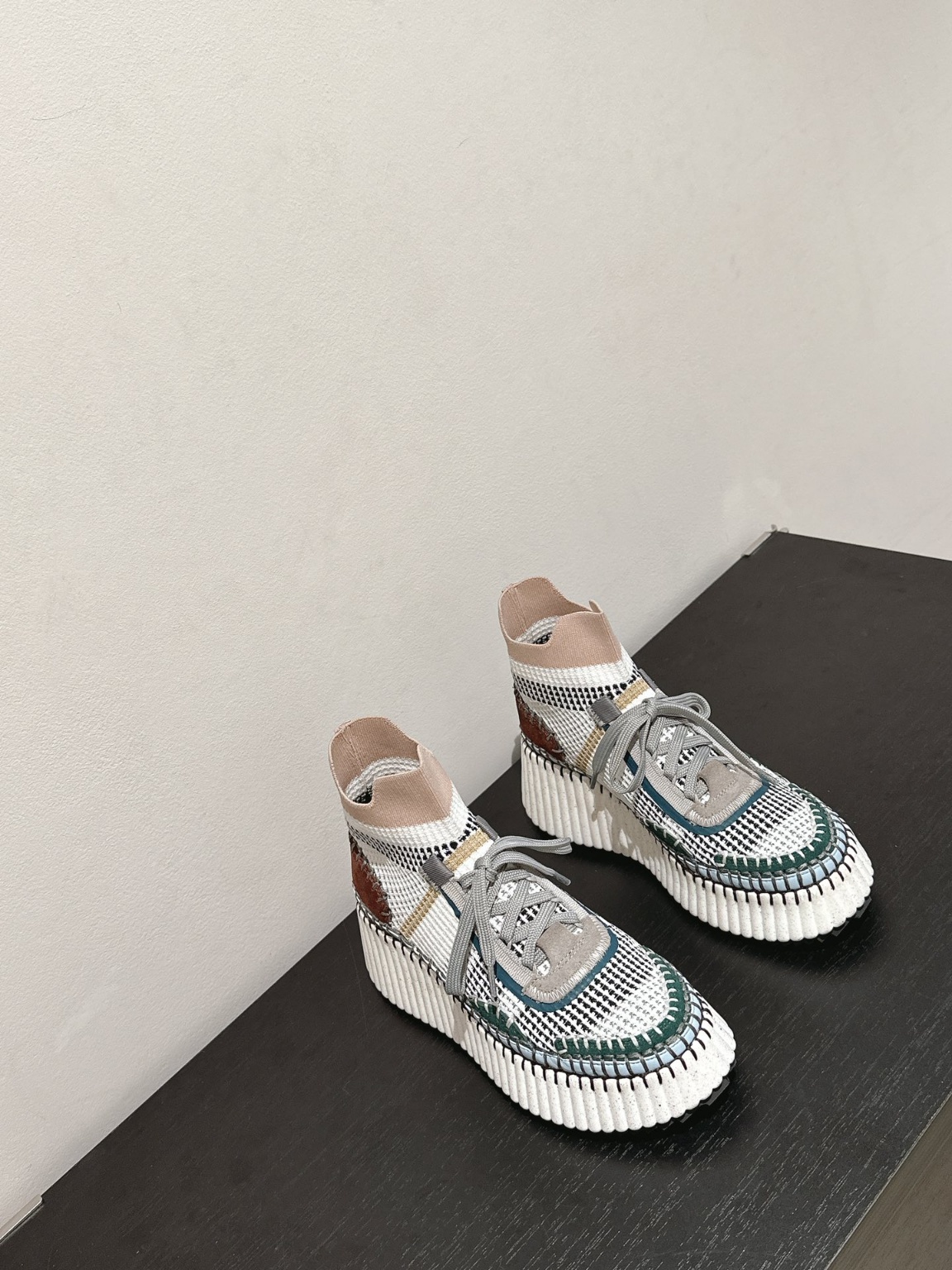 끌로에 스니커즈