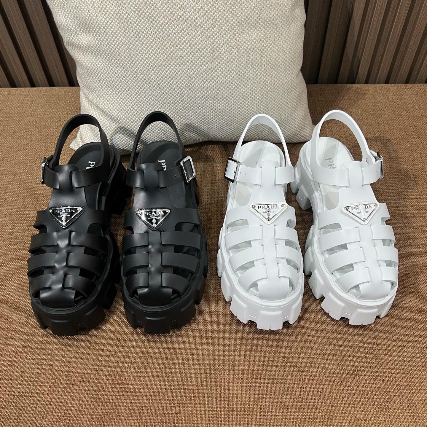 프라다 샌들