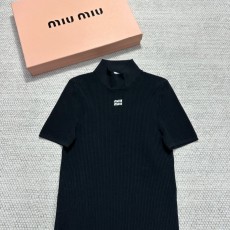 미우미우 반팔니트
