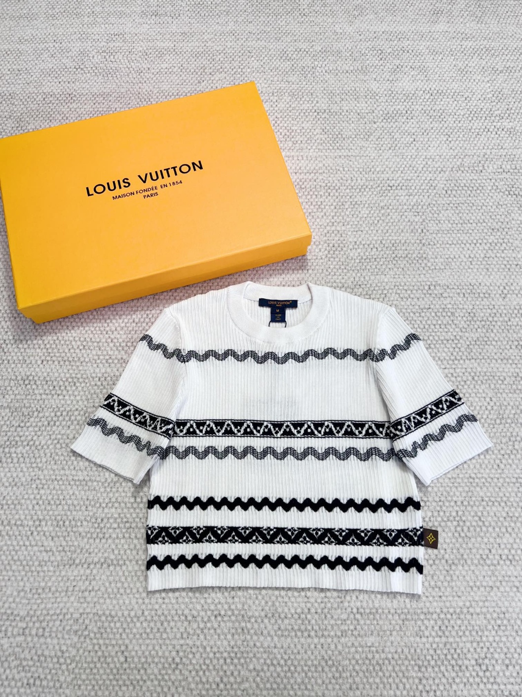 루이비통 반팔니트