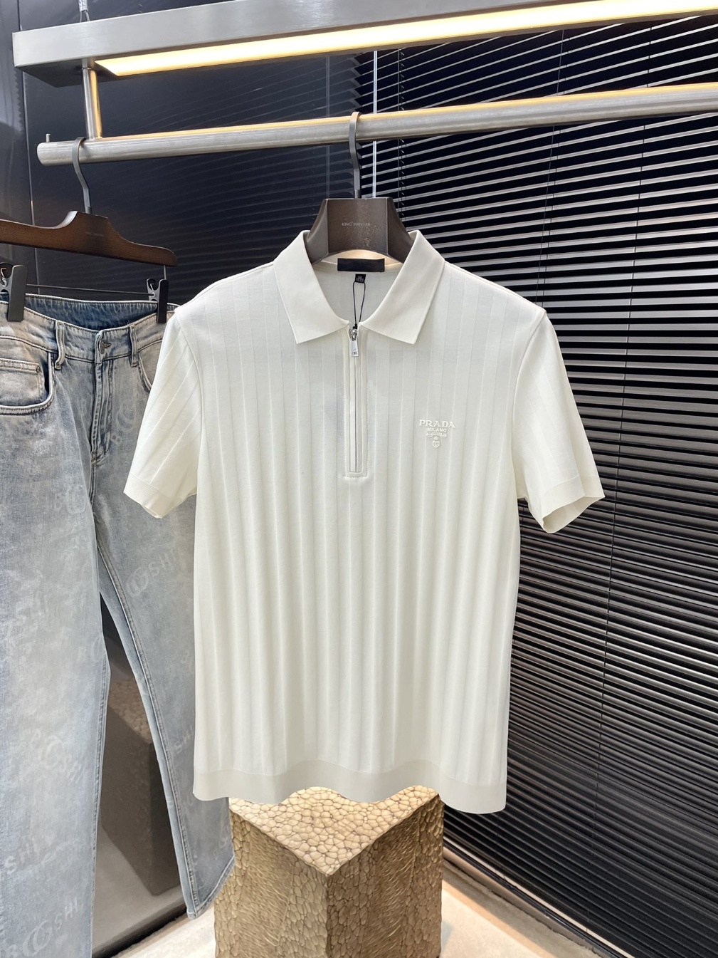 프라다 반팔티