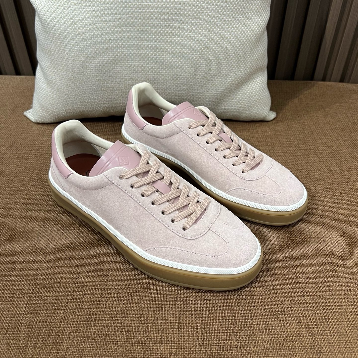 로로피아나 스니커즈