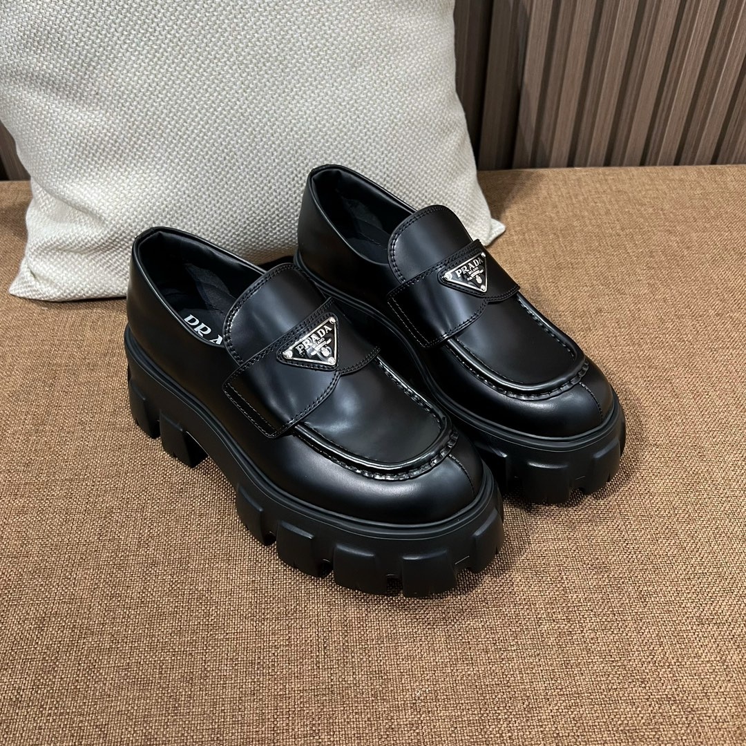 프라다 로퍼
